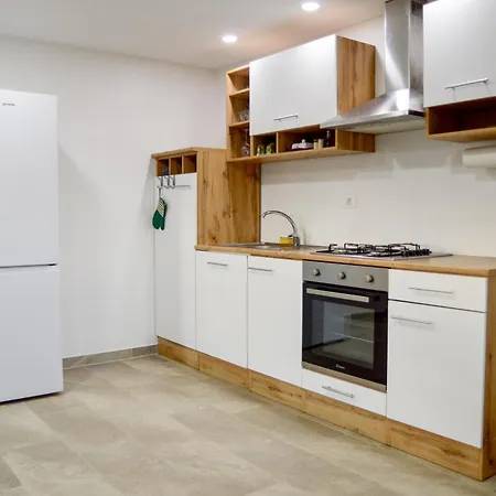 Gold Wine Estate Apartment *