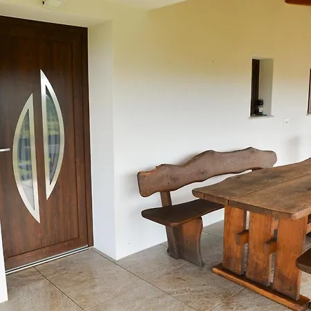 Gold Wine Estate 아파트