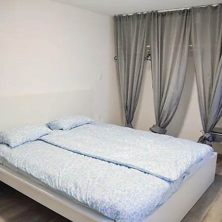 Gold Wine Estate Apartment *