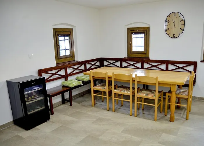 Gold Wine Estate شقة