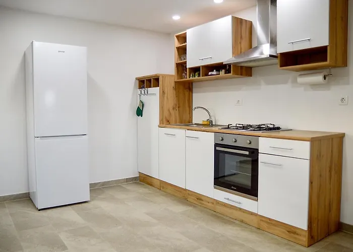 Gold Wine Estate شقة Podlehnik