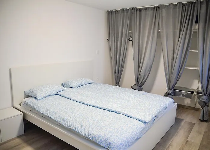 Gold Wine Estate شقة *